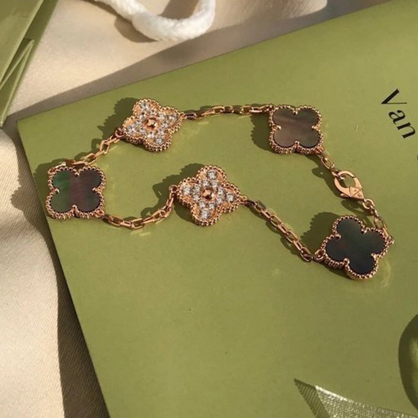 [GALE] CLOVER 5 MOTIF GRAY MOP BRACELET COLLECTION