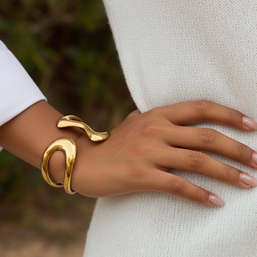 [GALE]Lulu Sculpted Gold Bangle