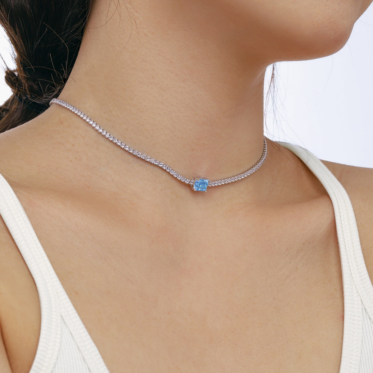 [GALE]2.0 carat Ornate Emerald Cut Necklace