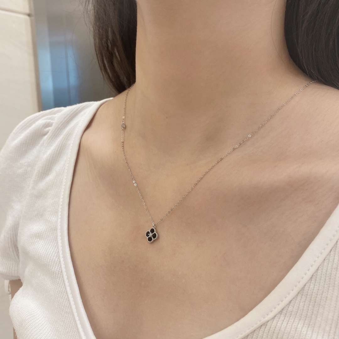 [GALE]Delicate Flower Shape Necklace