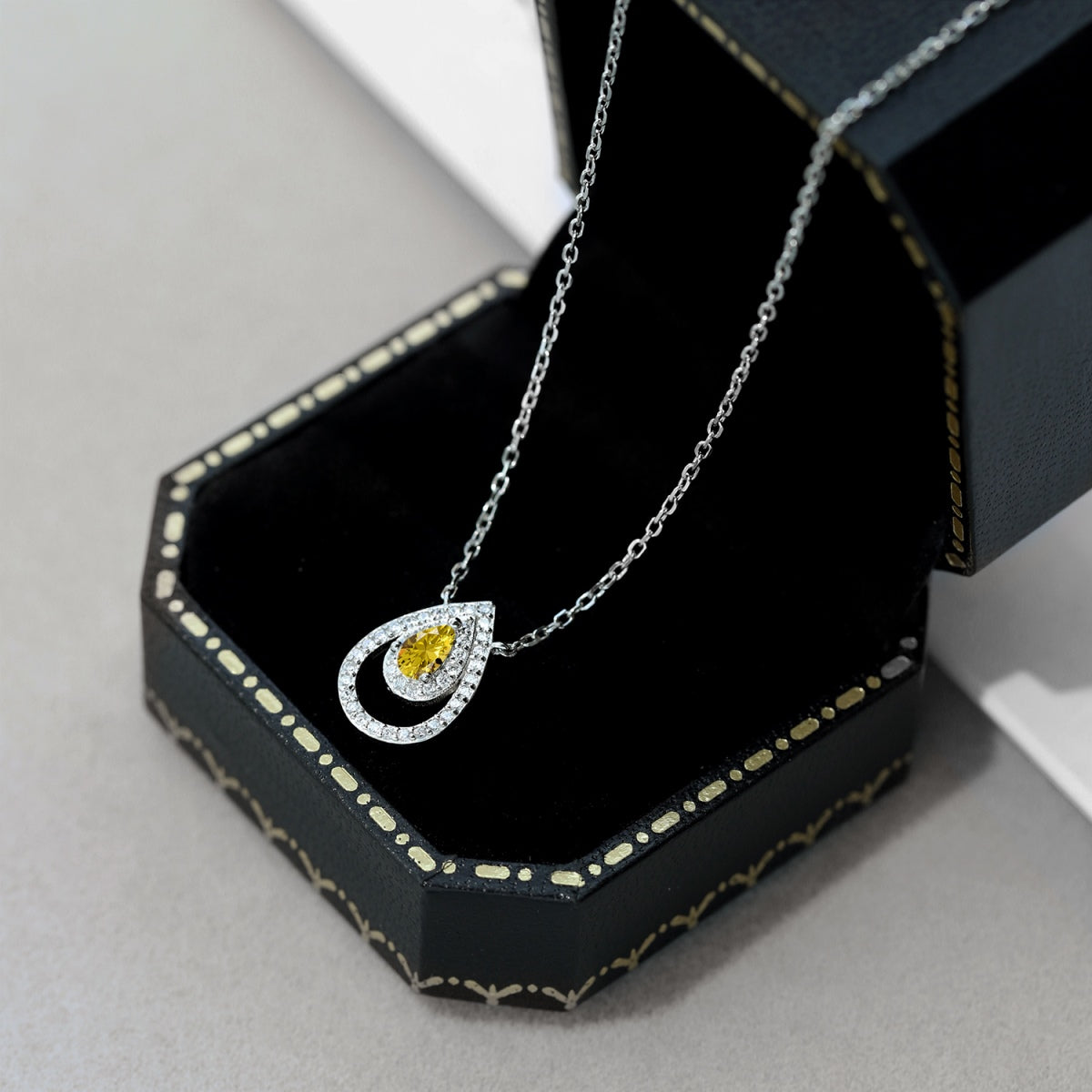[GALE]Sparkling Pear Cut Necklace