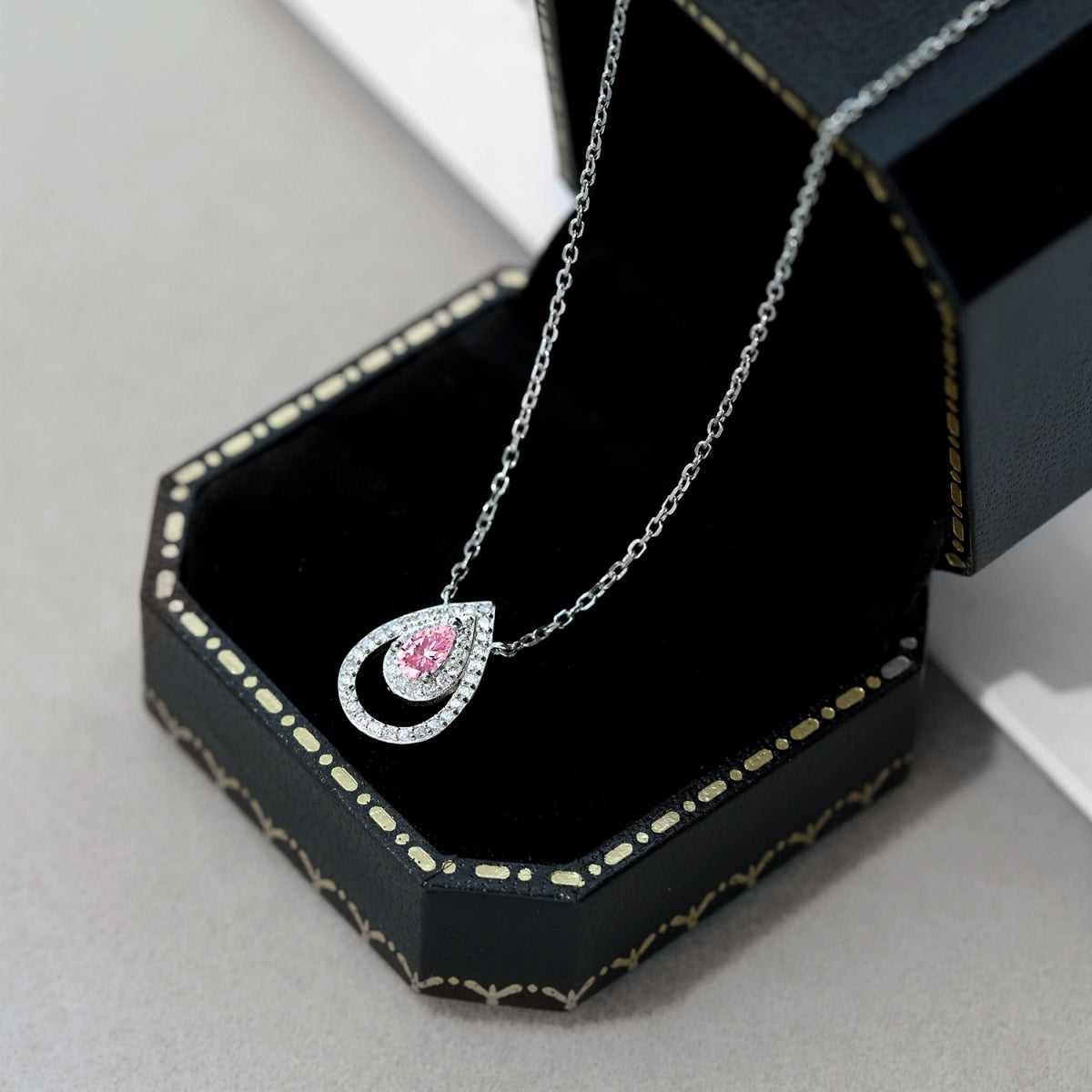 [GALE]Sparkling Pear Cut Necklace