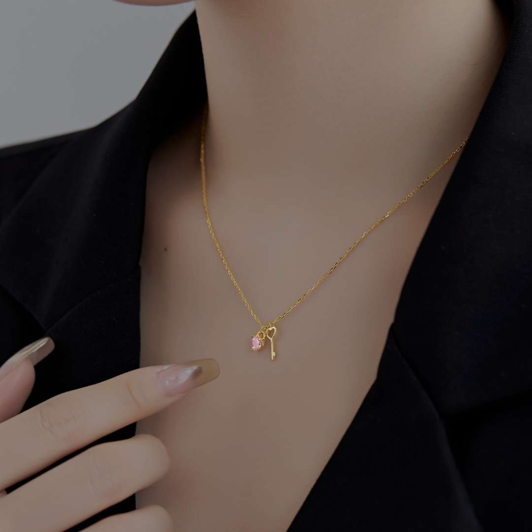 [GALE]Unique Heart Shape Key Pendent Necklace