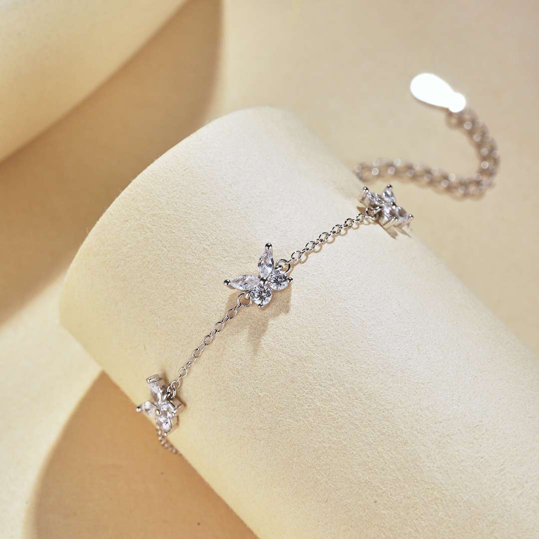 [GALE]Radiant Butterfly Shape Necklace