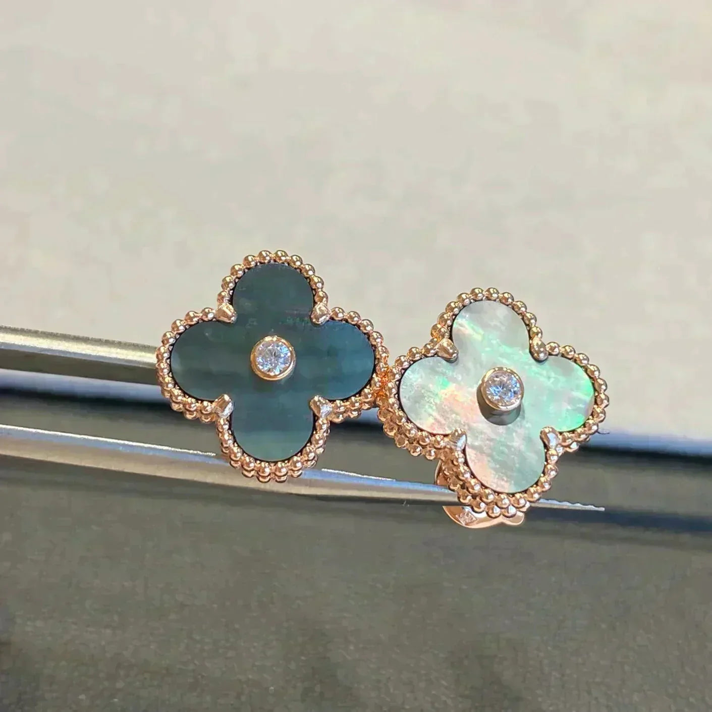 [GALE]CLOVER MEDIUM 1 MOTIFS GRAY MOP  DIAMOND EARRINGS