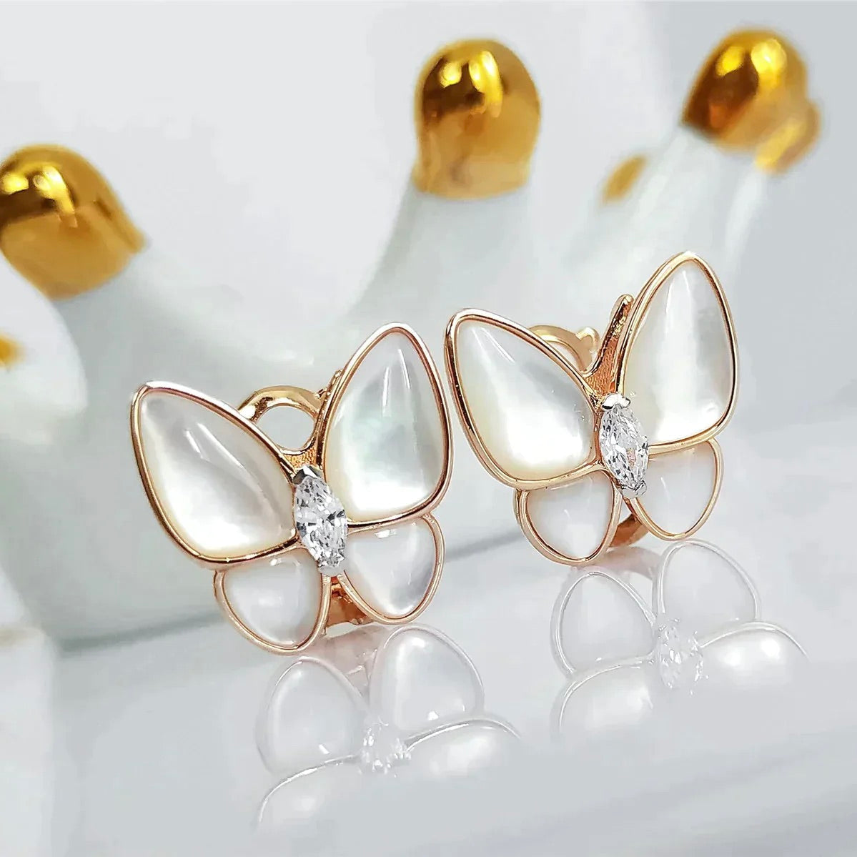 [GALE]BUTTERFLY MOP DIAMOND EARRINGS