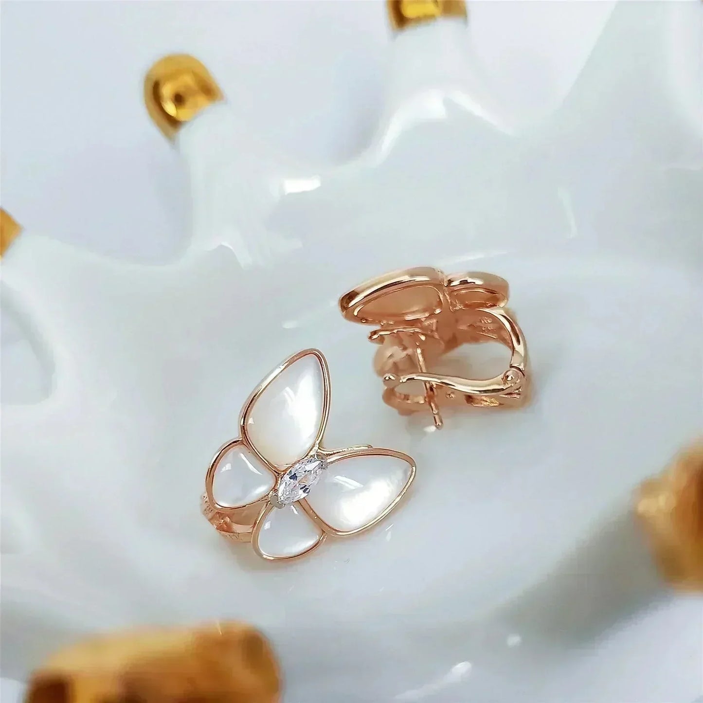 [GALE]BUTTERFLY MOP DIAMOND EARRINGS