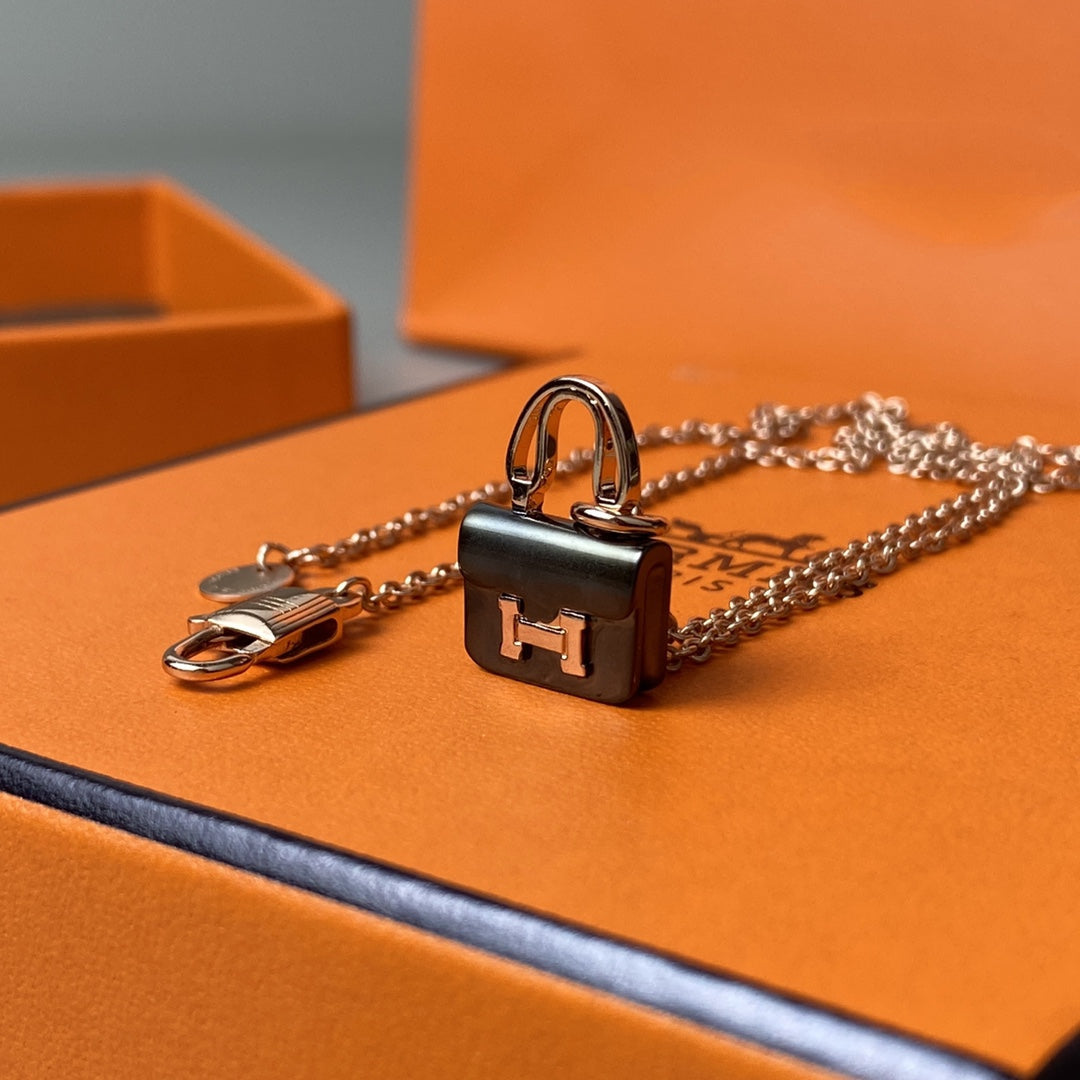 [GALE]CONSTANCE BLACK PEDANT PINK GOLD NECKLACE