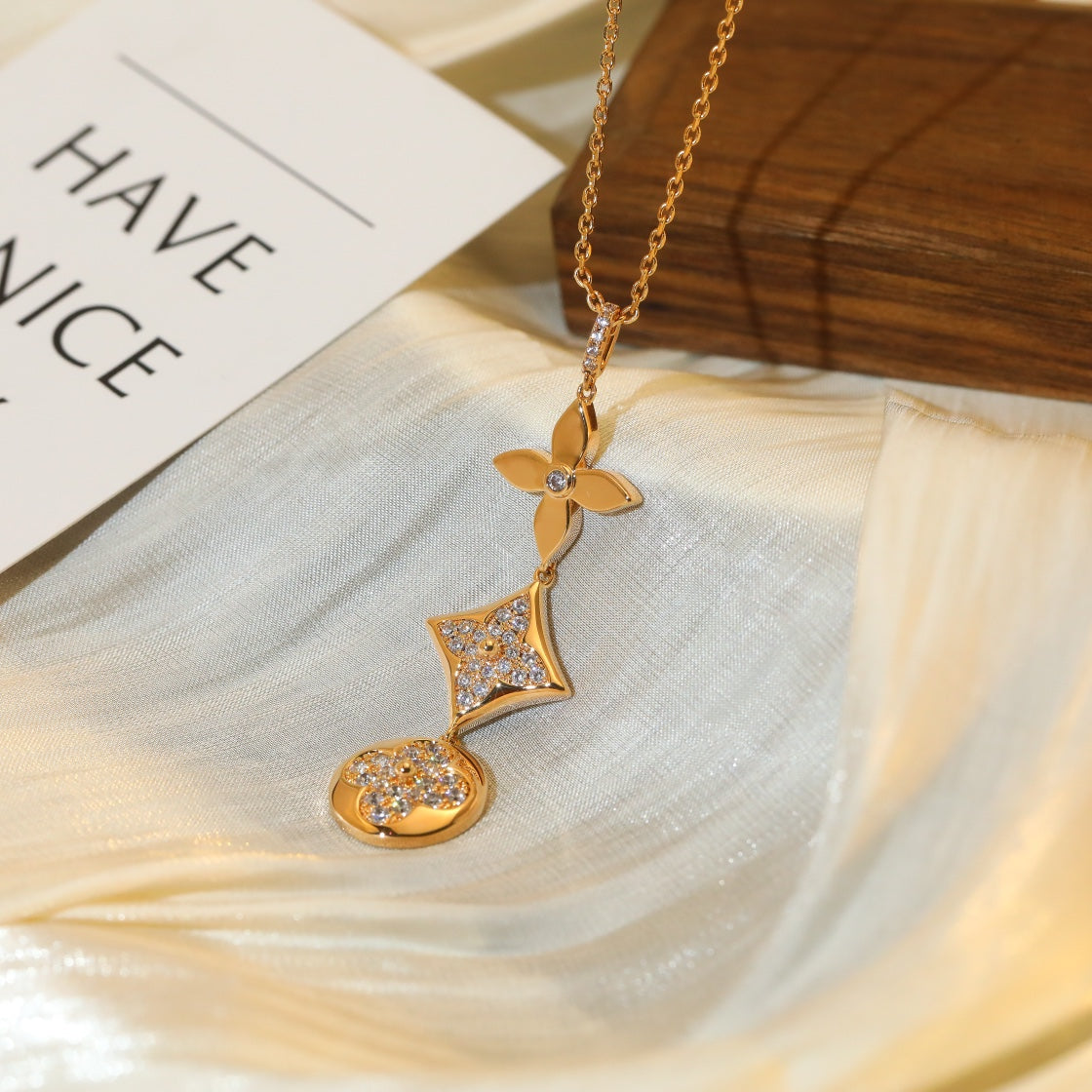 [GALE]Stern- und Sonnen-Diamant-Halskette aus Roségold