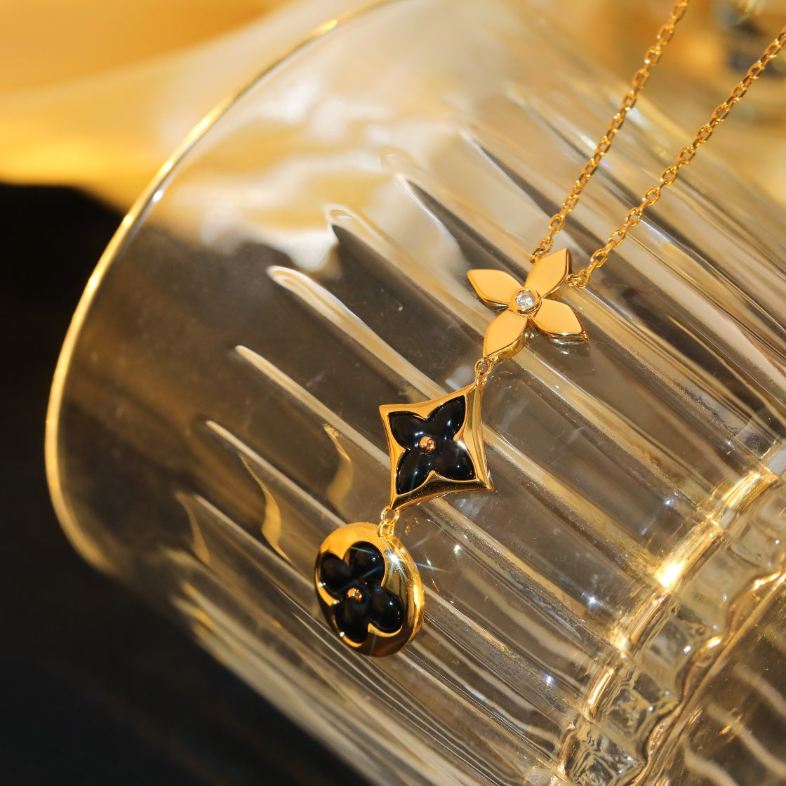 [GALE] Halskette mit Stern und Sonne, Onyx, Rosa und Gold