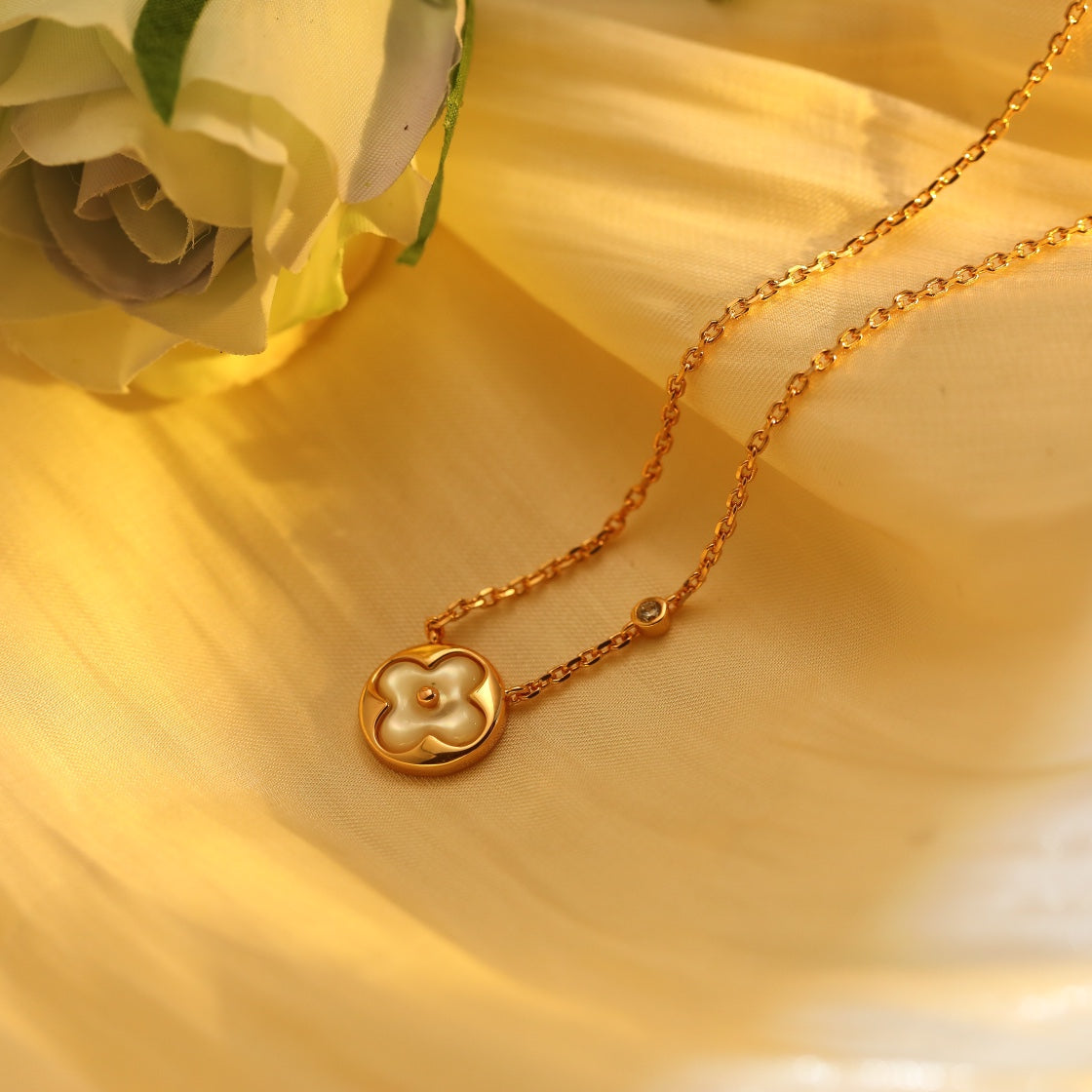[GALE]SUN PEDANT PINK GOLD 1 DIAMOND NECKLACE
