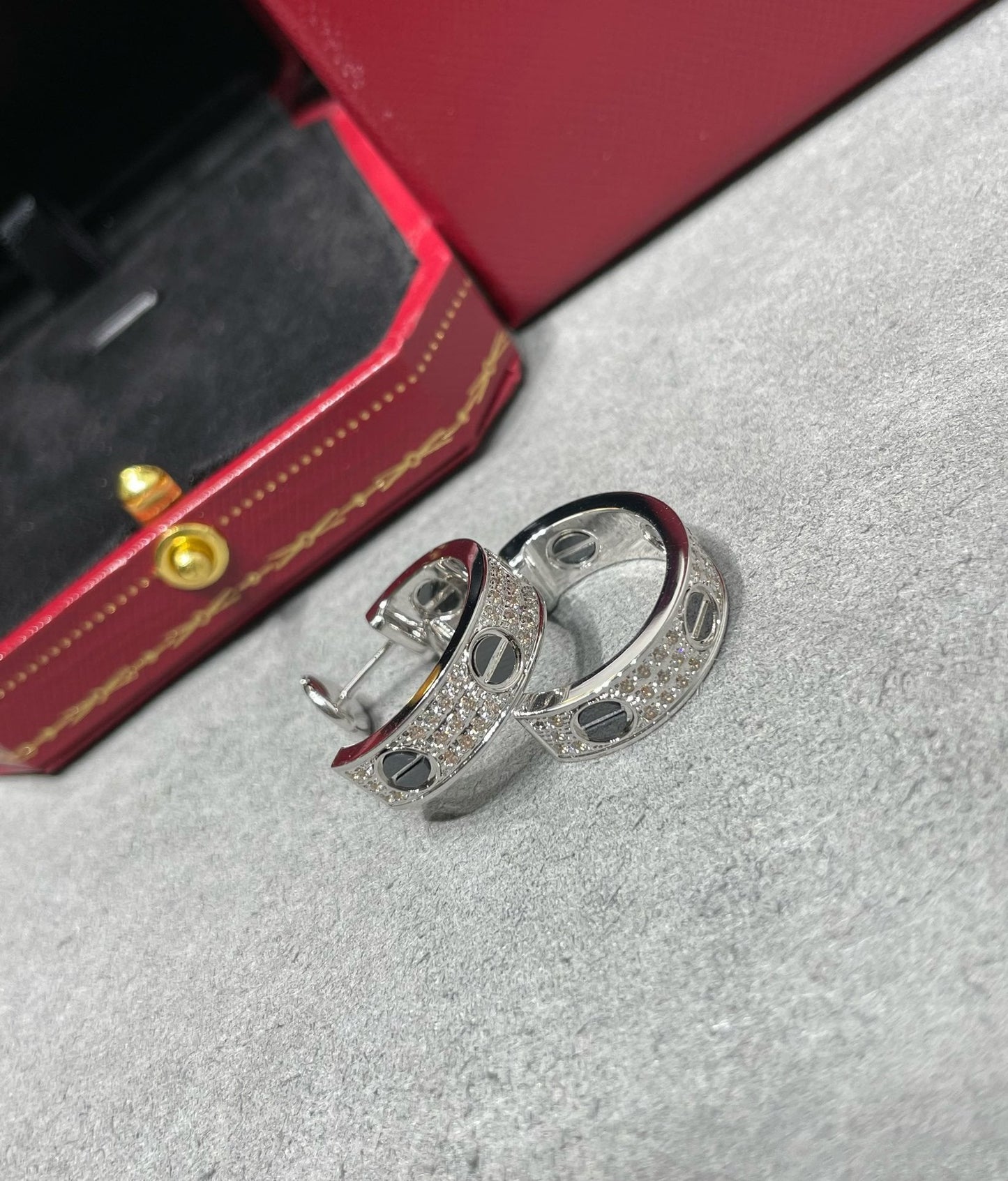 [GALE]LIEBE KERAMIK-DIAMANT-PAVED-SILBER-OHRRINGE