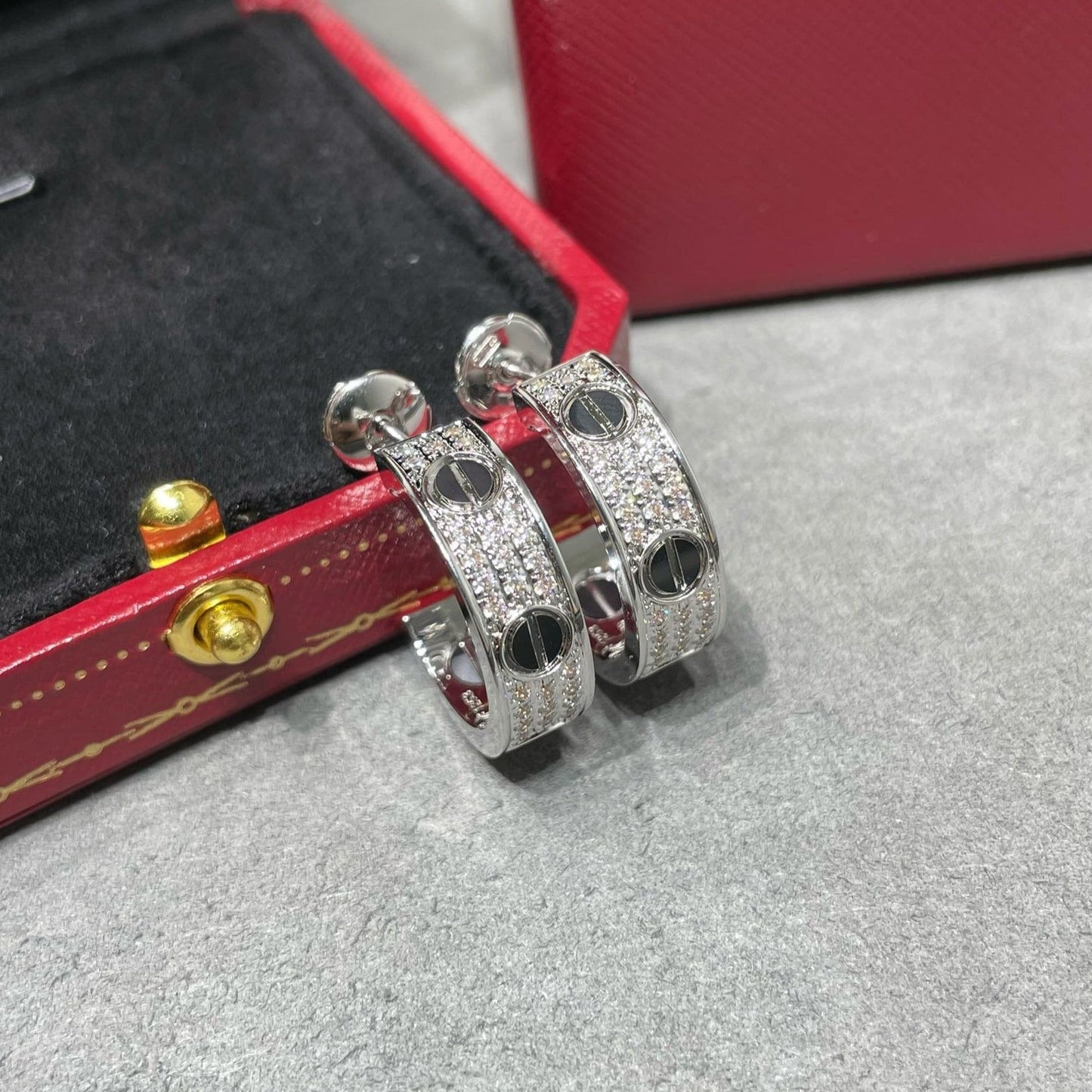 [GALE]LIEBE KERAMIK-DIAMANT-PAVED-SILBER-OHRRINGE
