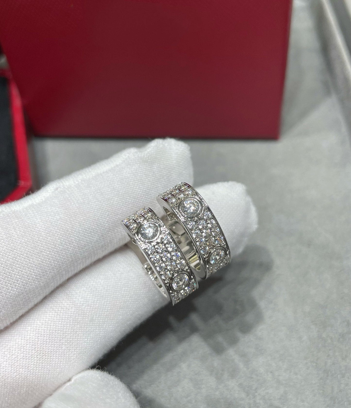 [GALE] LOVE 5,5 MM DIAMANT-PAVED-OHRRINGE