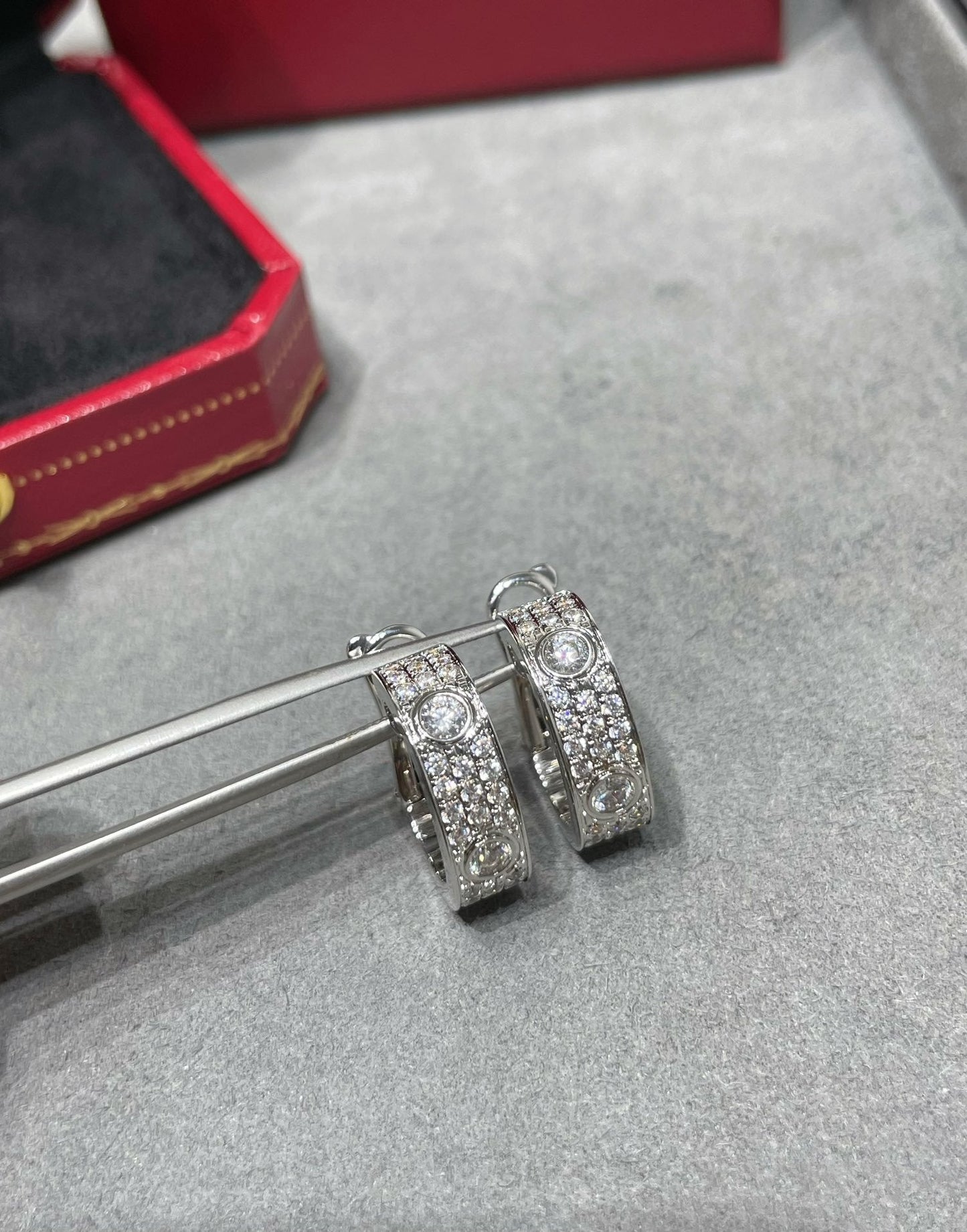 [GALE] LOVE 5,5 MM DIAMANT-PAVED-OHRRINGE