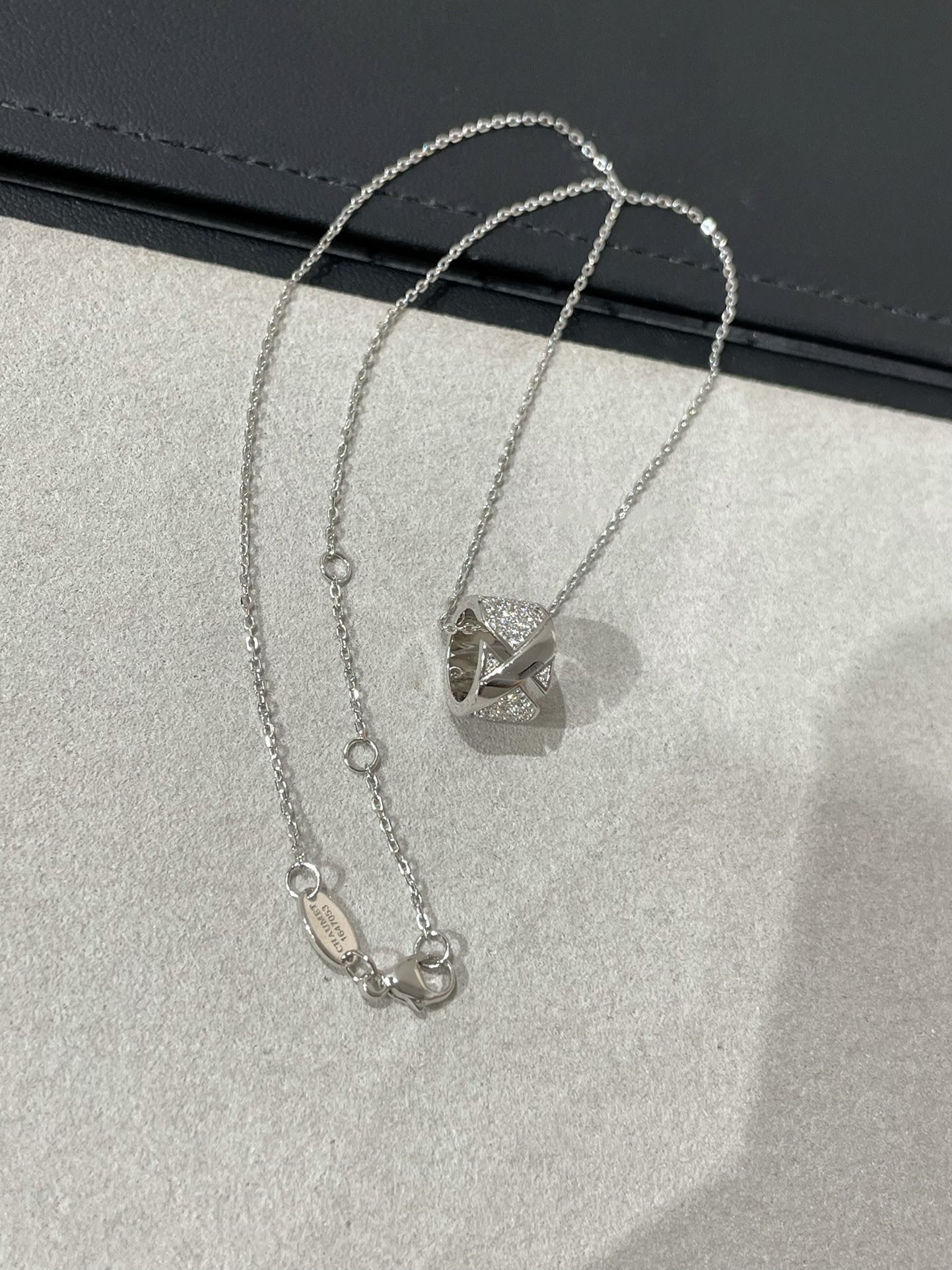 [GALE]LIENS EVIDENCE DIAMANTENBEFESTIGTE HALSKETTE