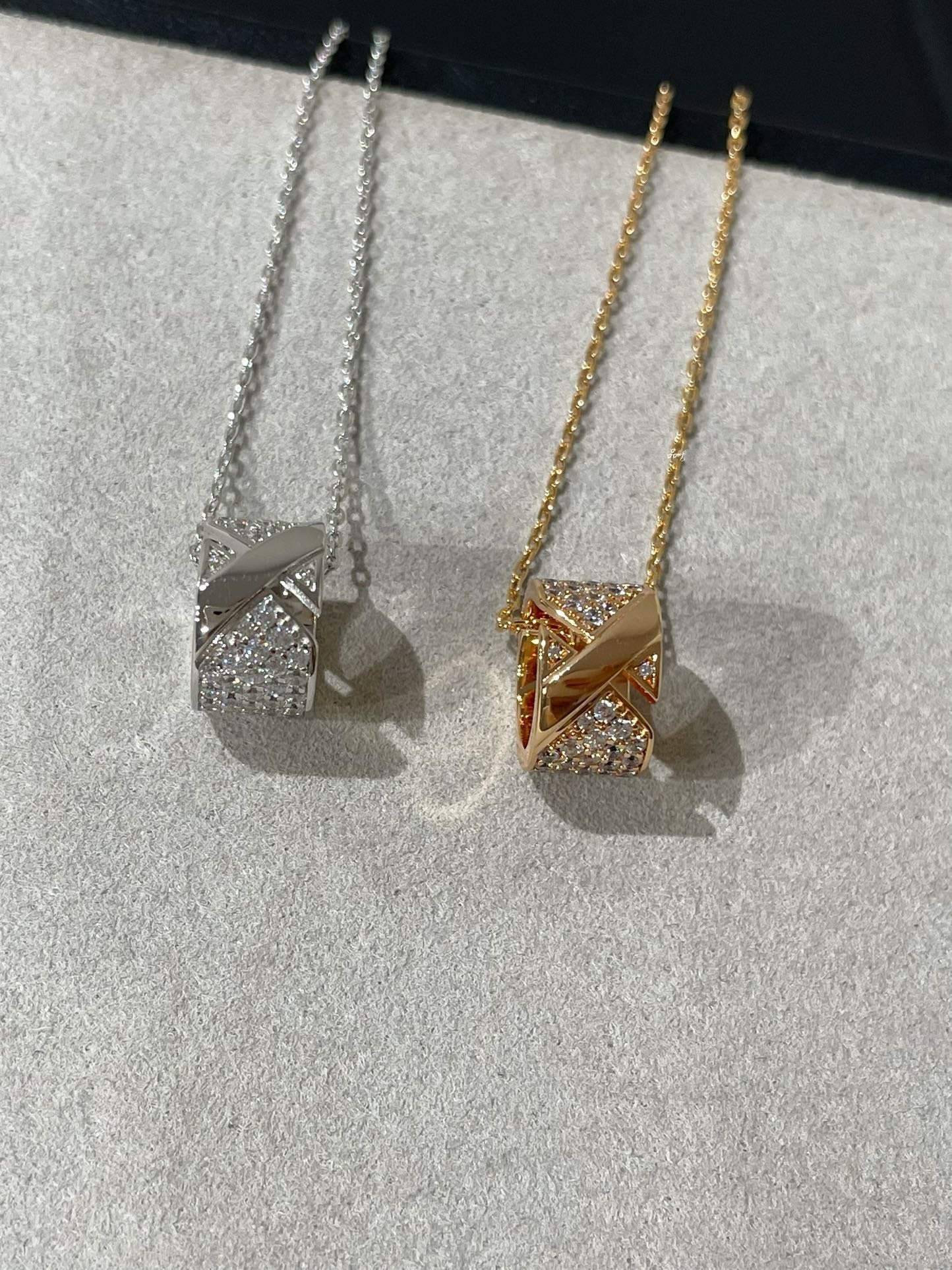 [GALE]LIENS EVIDENCE DIAMANTENBEFESTIGTE HALSKETTE