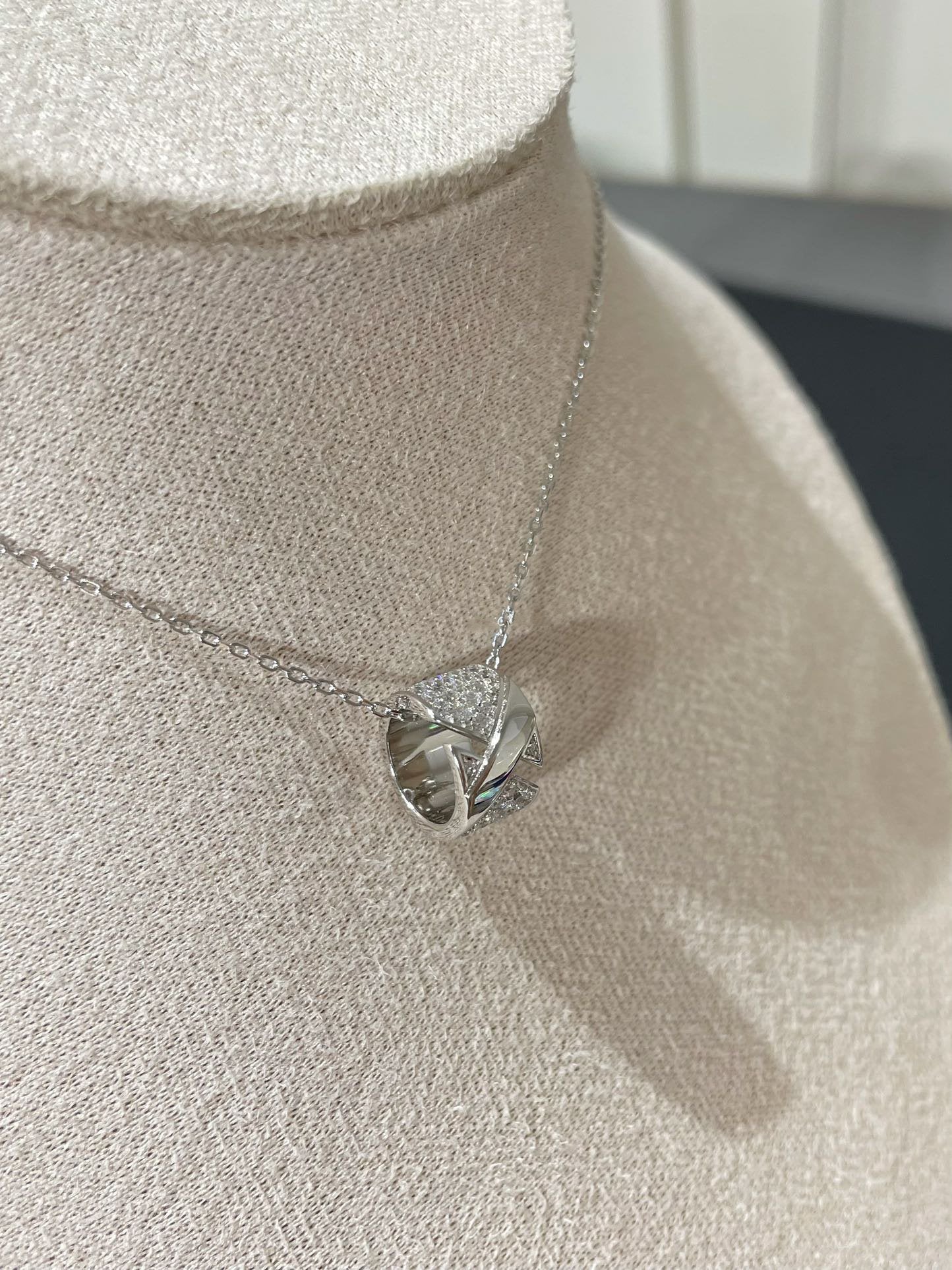 [GALE]LIENS EVIDENCE DIAMANTENBEFESTIGTE HALSKETTE
