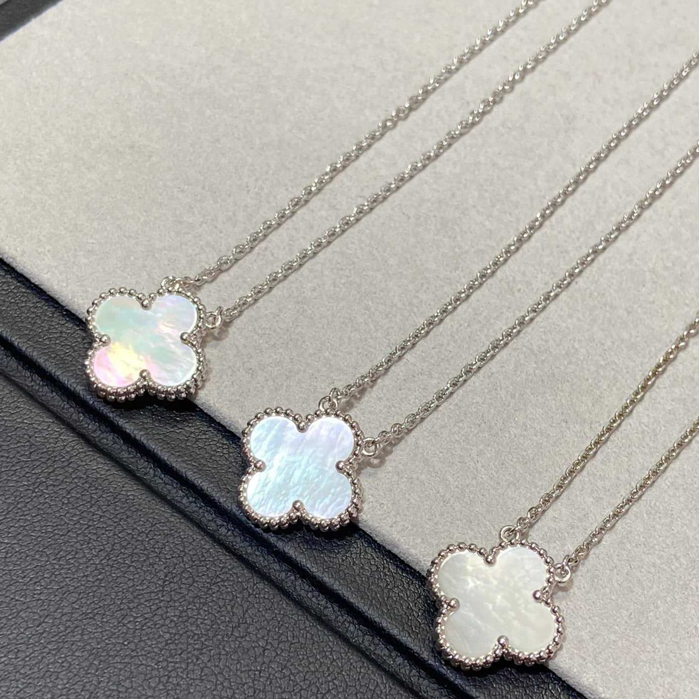 [GALE]CLOVER MEDIUM SILVER WHITE MOP NECKLACE