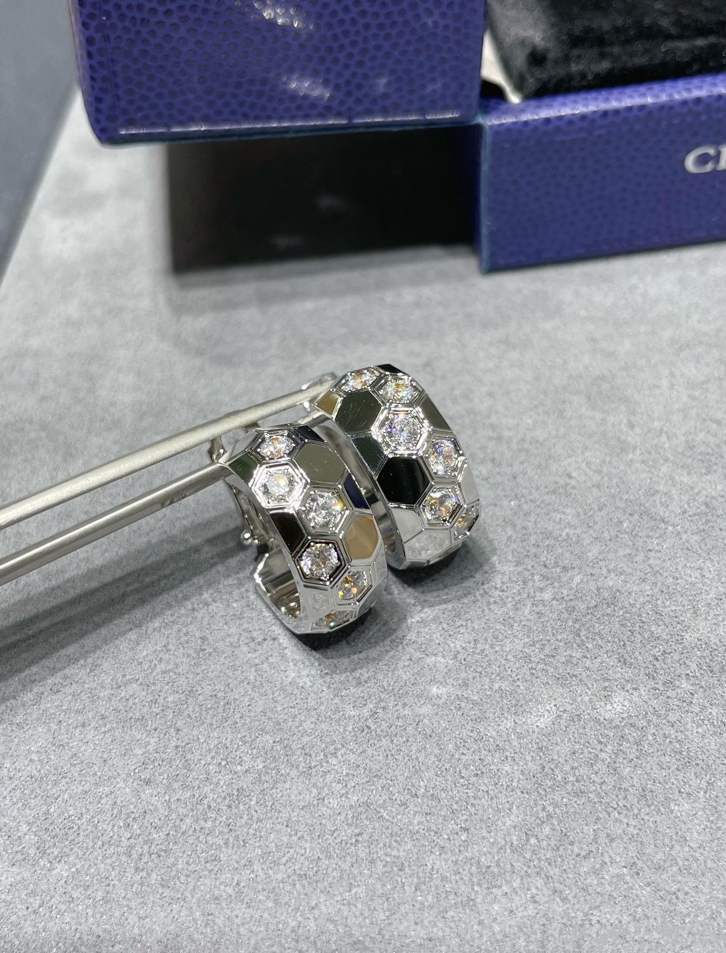 [GALE]BEE LOVE DIAMOND HOOP EARRINGS