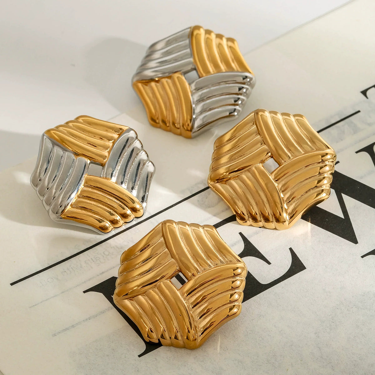 [GALE]Vanessa Criss Cut Gold Earrings