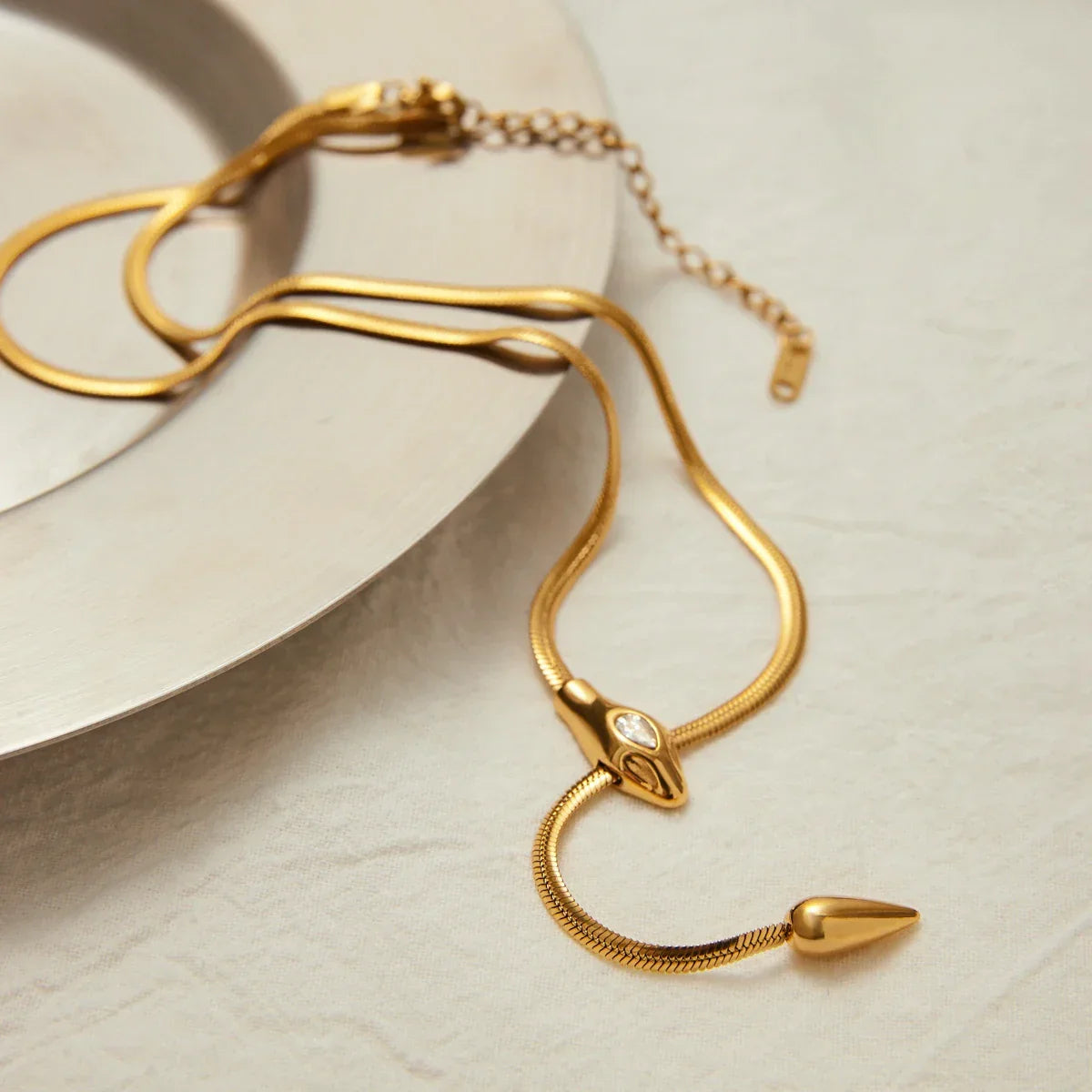 [GALE]Zarelle Gold Serpentine Pendant
