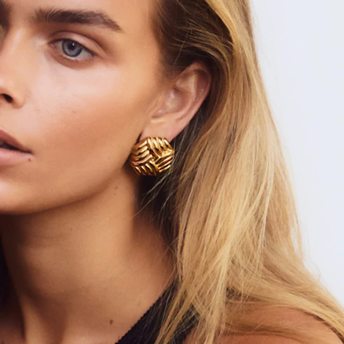 [GALE]Vanessa Criss Cut Gold Earrings