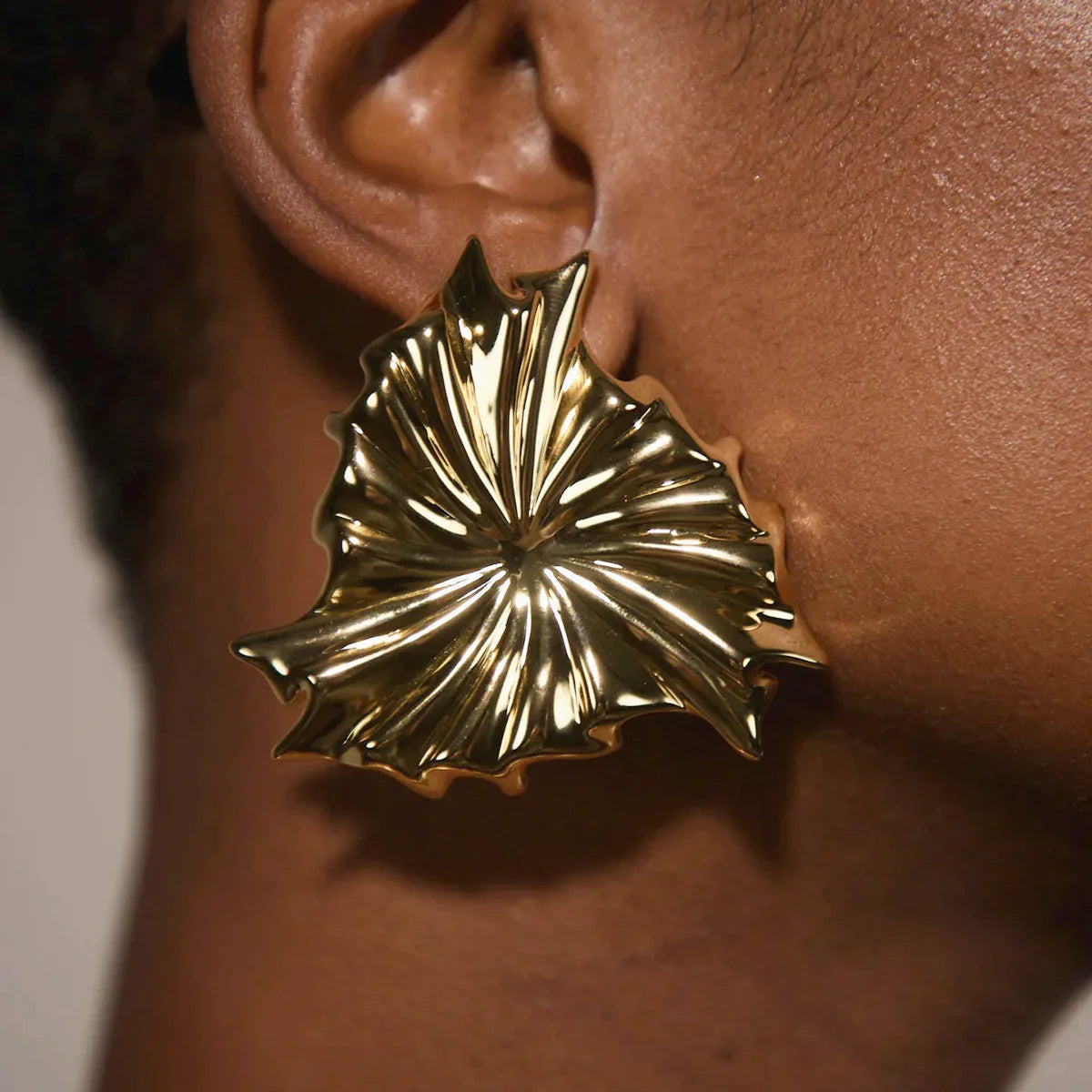 [GALE]Rafaela Sculpted Petal Gold Earrings