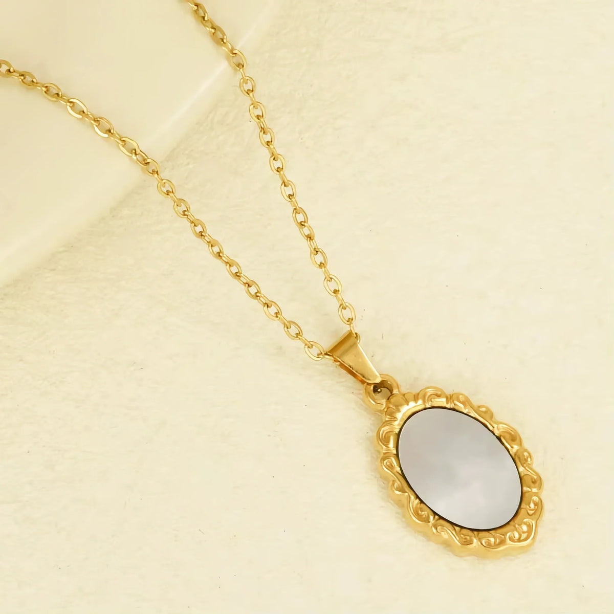 [GALE]Roselle Vintage Mother Of Pearl Pendant
