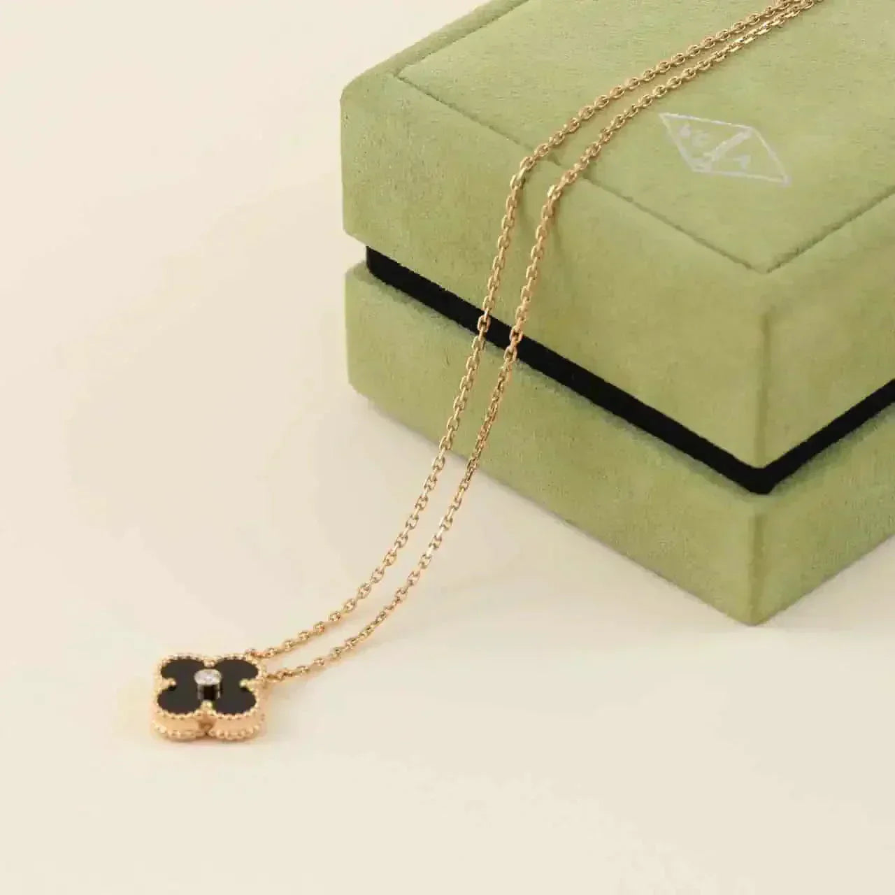 [GALE]CLOVER 15MM DIAMANT-ONYX-HALSKETTE
