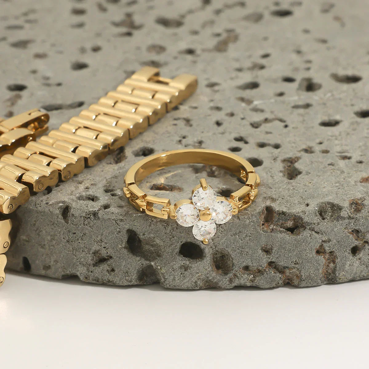 [GALE]Clestine Diamond Petal Ring