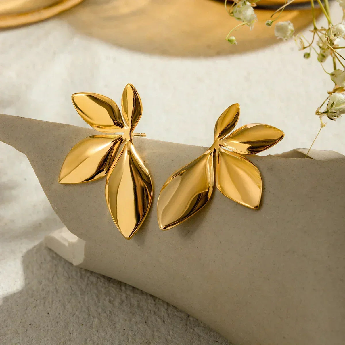 [GALE]Velle Gold Petal Earrings