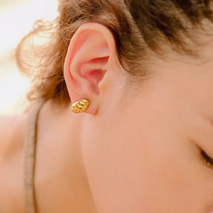 [GALE]Croissant Huggie Earrings