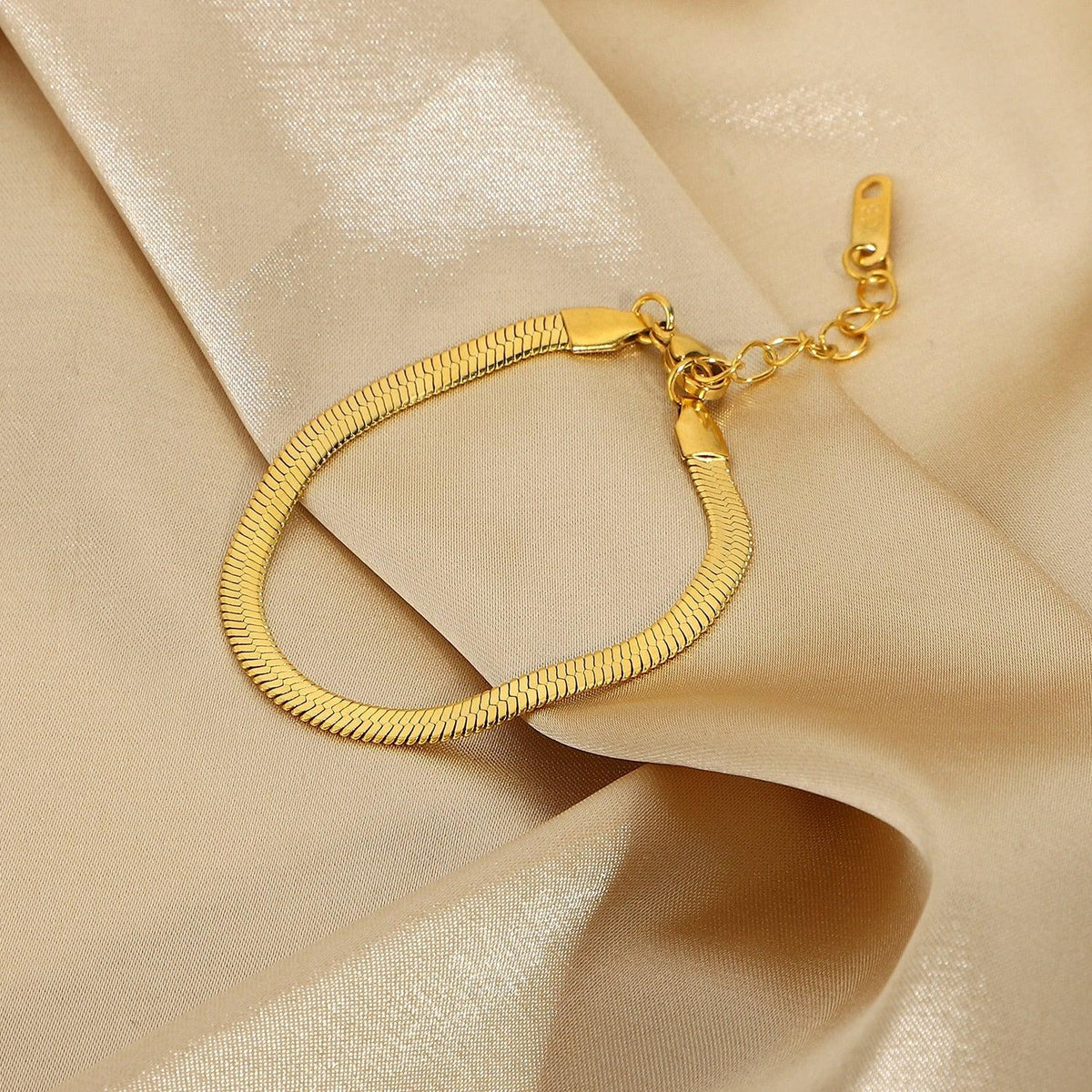 [GALE]Ellaine Gold Herringbone Bracelet
