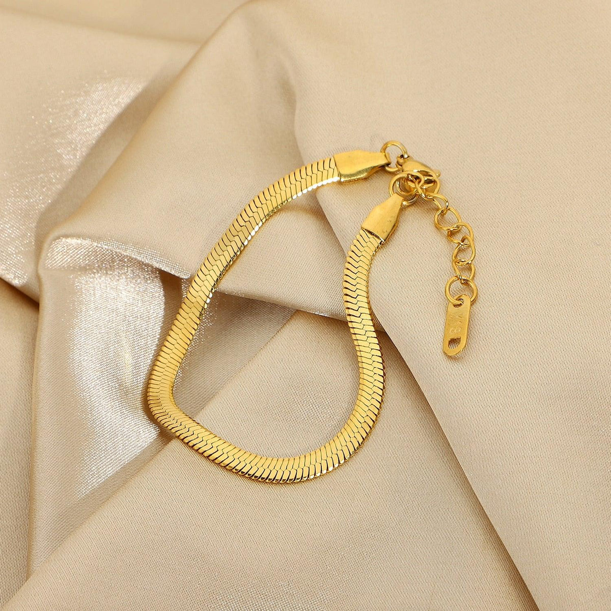 [GALE]Ellaine Gold Herringbone Bracelet