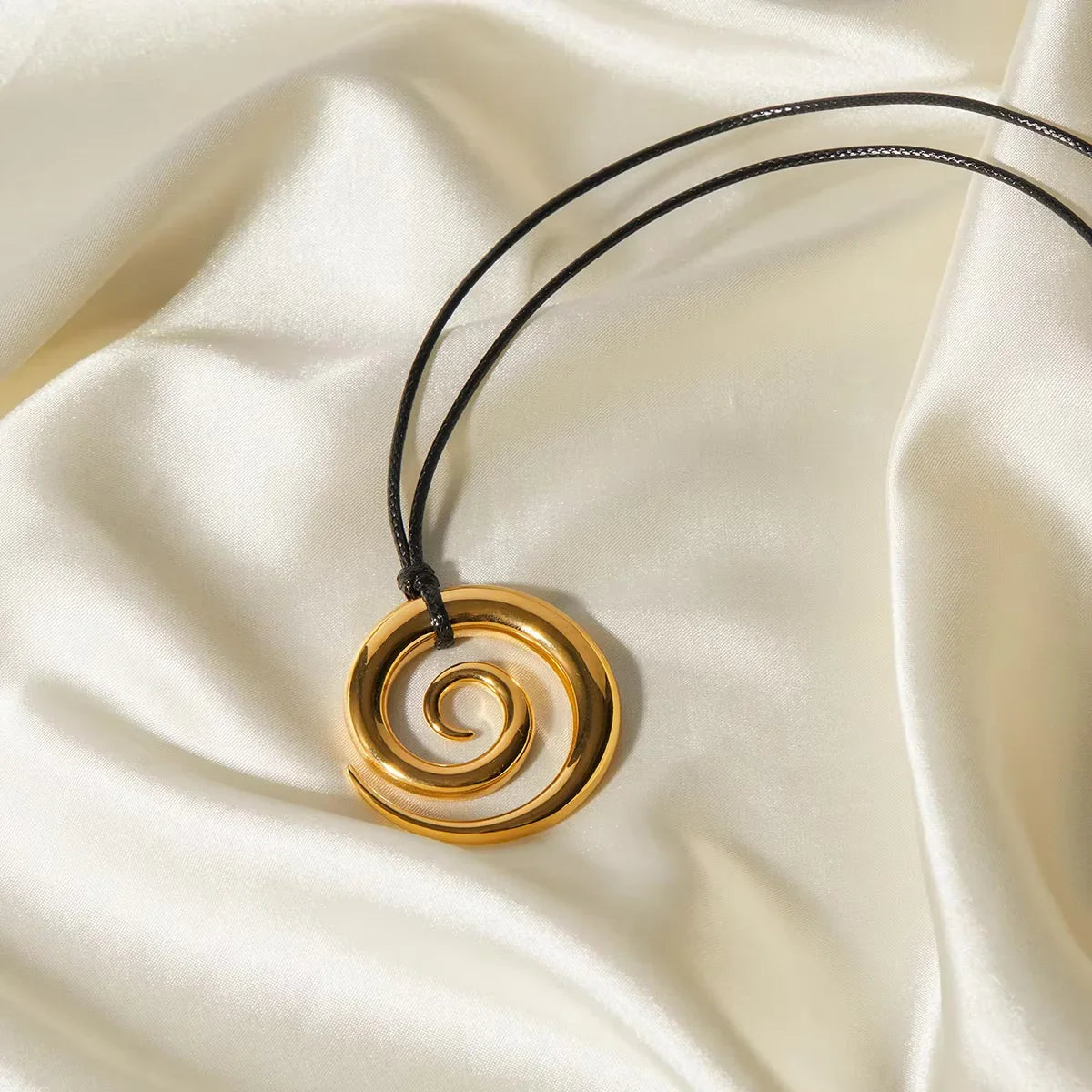 [GALE]Romilly Spiral Pendant