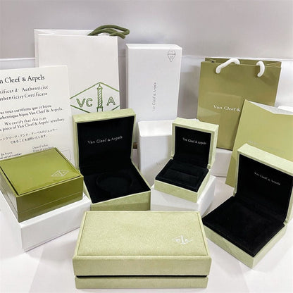 [GALE]VA CLOVER BRACELET NECKLACE RING BOX GIFT BAG