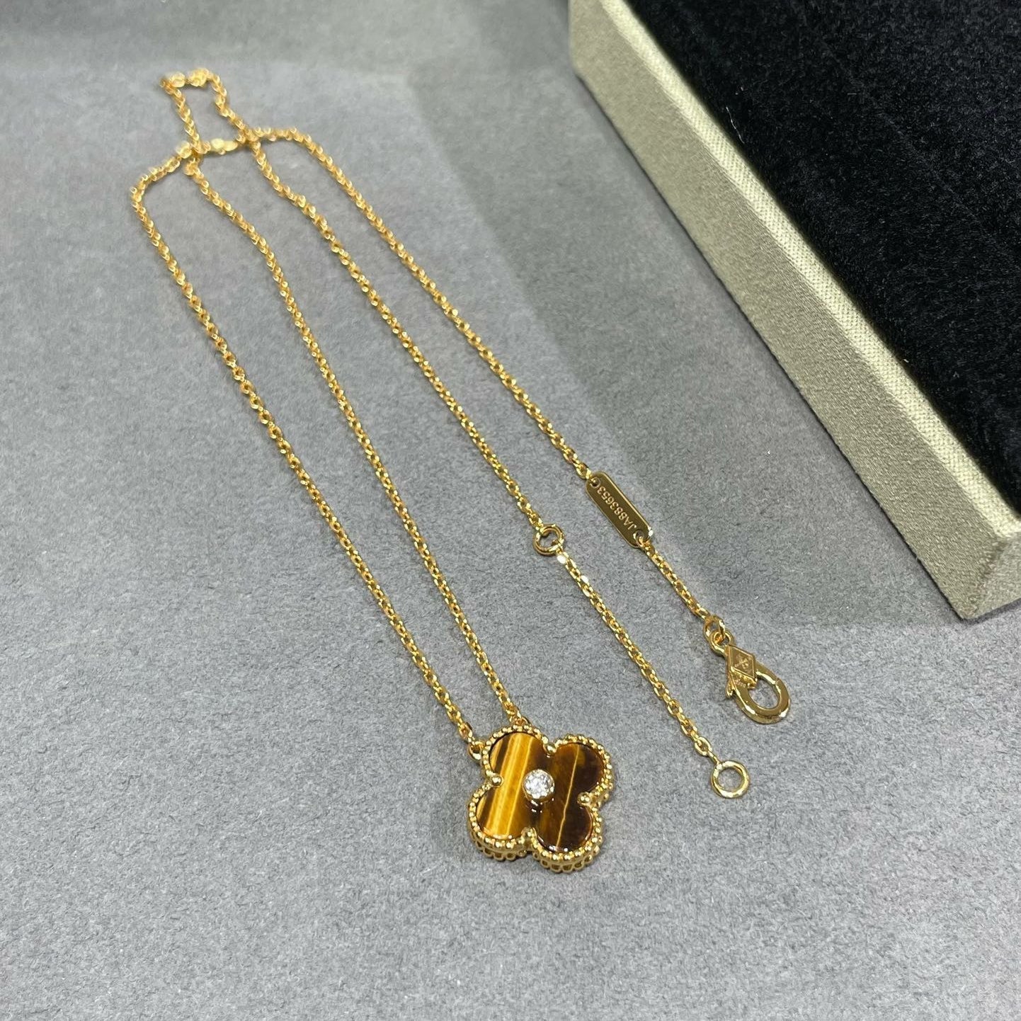 [GALE]CLOVER 15MM DIAMANT UND GELBER TIGERAUGE-ACHAT-Halskette