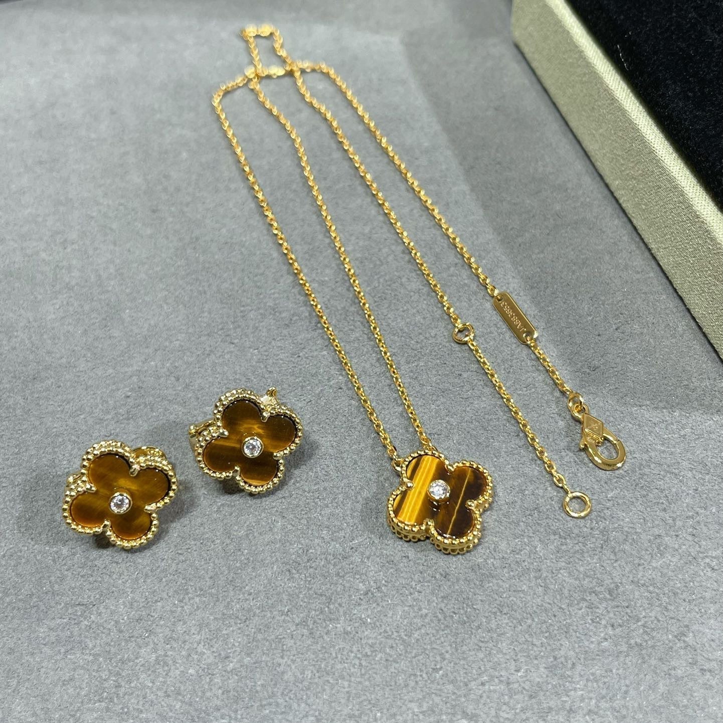 [GALE]CLOVER 15MM DIAMANT UND GELBER TIGERAUGE-ACHAT-Halskette