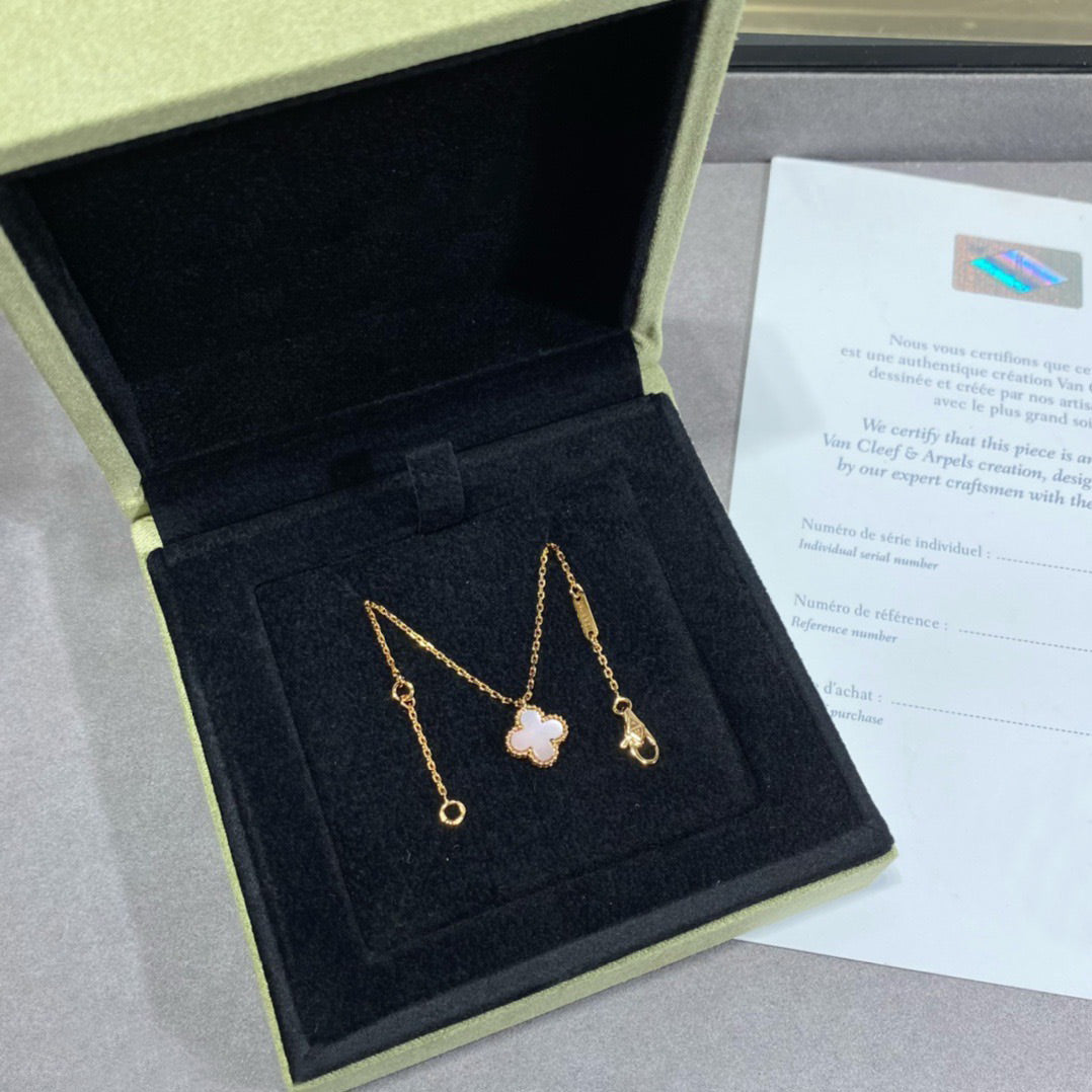 [GALE]CLOVER 15MM PINK MOTHER-OF-PEARL SINGLE FLOWER NECKLACE