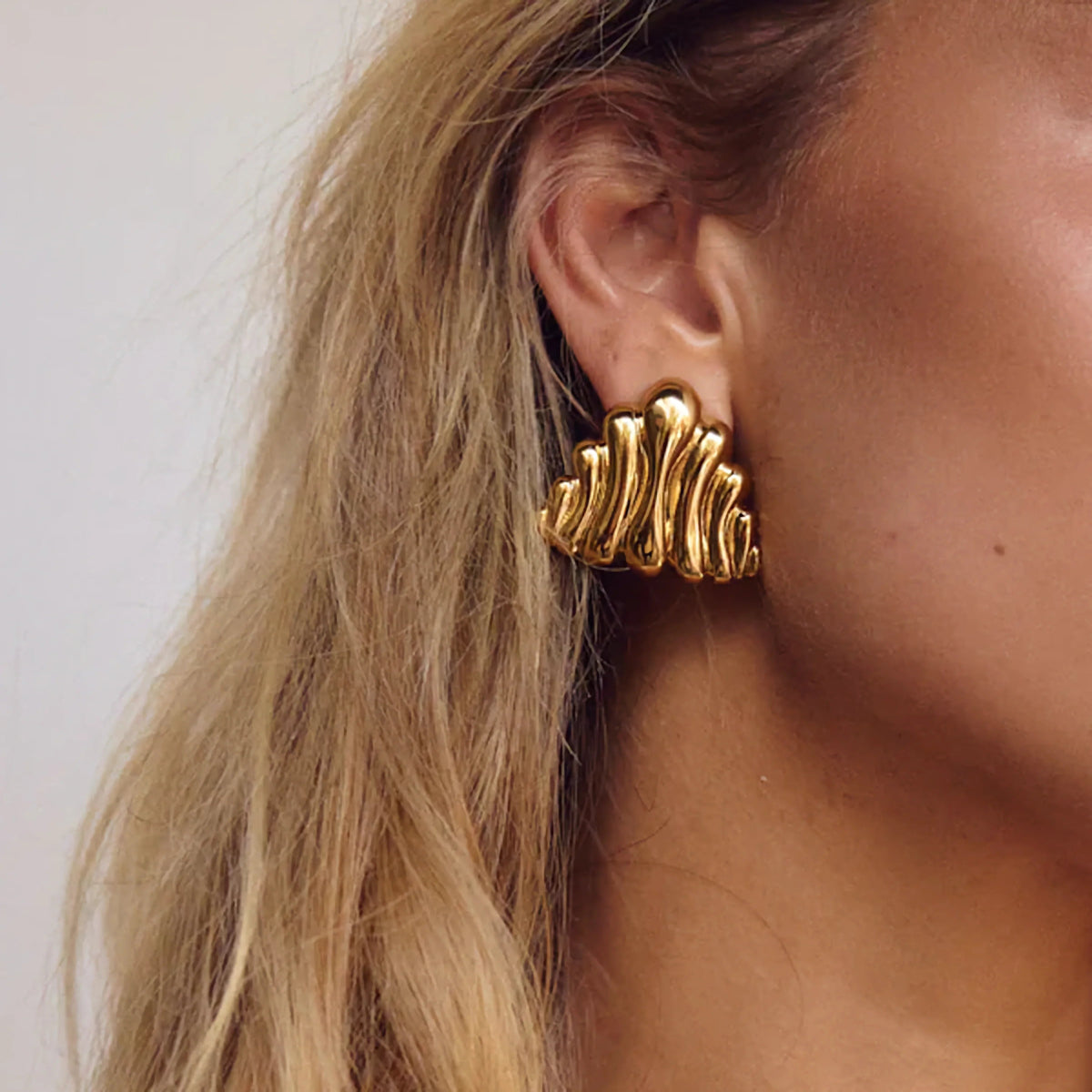 [GALE]Nora Ripple Gold Earrings