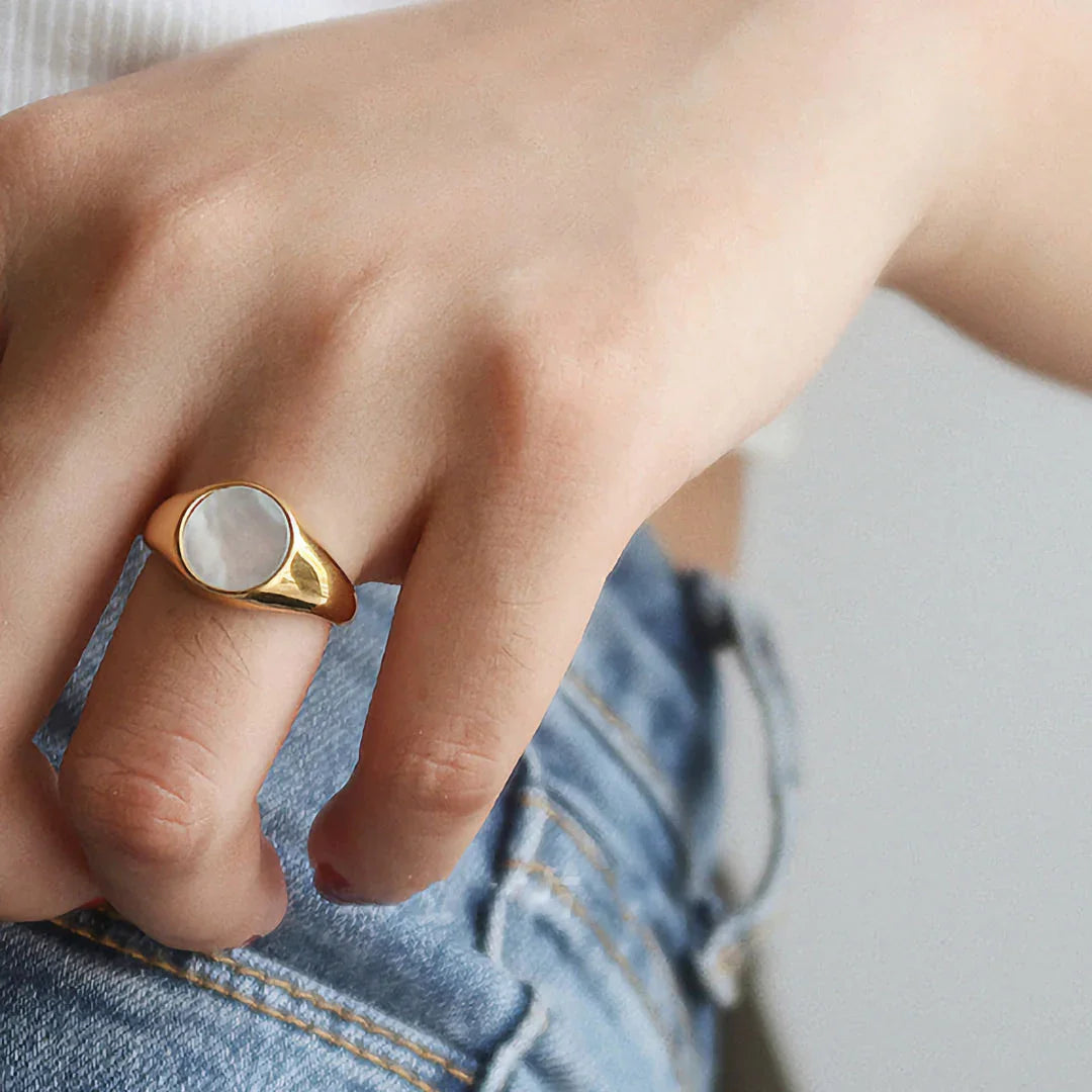 [GALE]Mother Of Pearl Gold Ring
