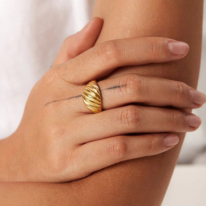 [GALE]Mia Gold Croissant Ring