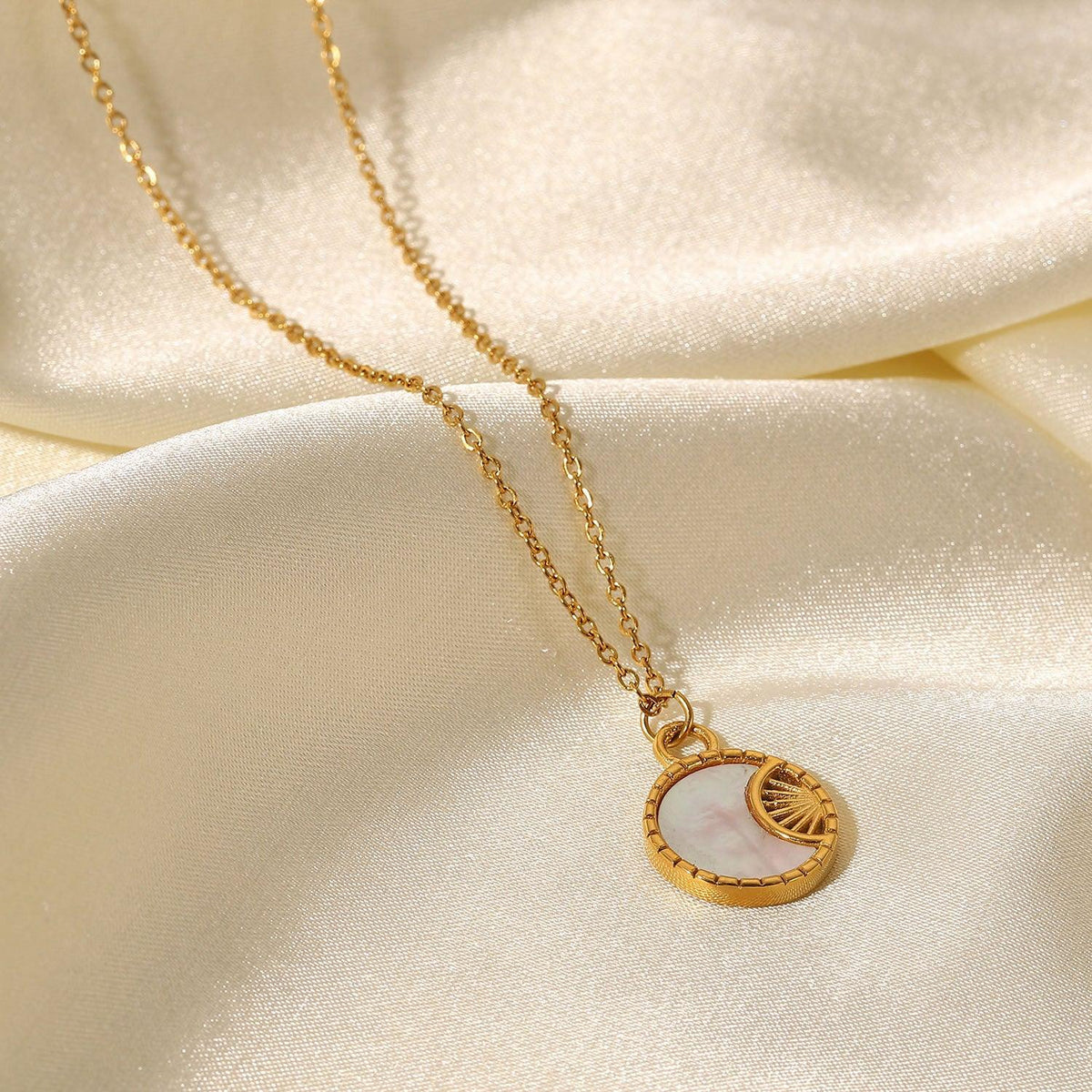 [GALE]Brooklyn Freshwater Pearl Necklace