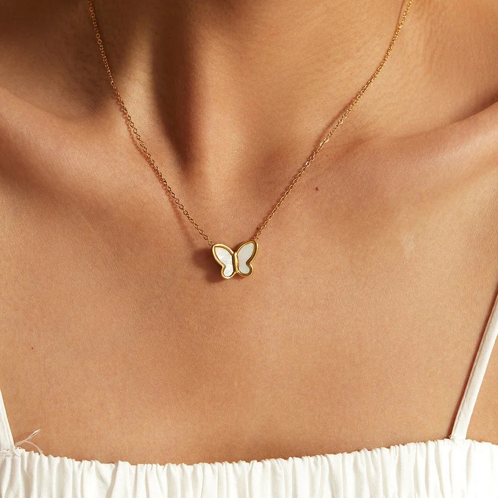 [GALE]Flutterby Mother of Pearl Necklace