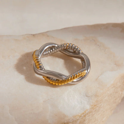 [GALE]Nerisse Two-Tone Twist Ring