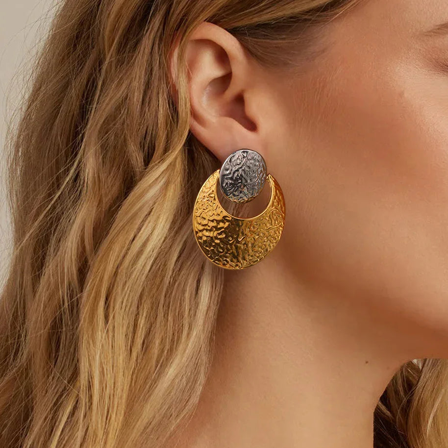 [GALE]Shelly Two Tone Crescent Earrings
