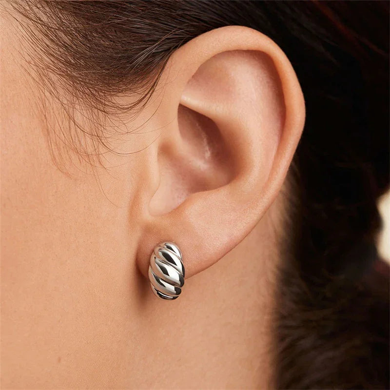 [GALE]Croissant Huggie Earrings