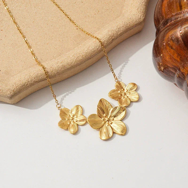 [GALE]Millie Gold Flower Necklace