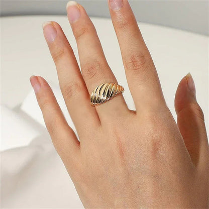 [GALE]Ylenna Gold Croissant Ring